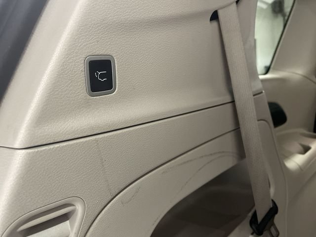 Used 2024 Chrysler Pacifica Touring-L FWD image 16