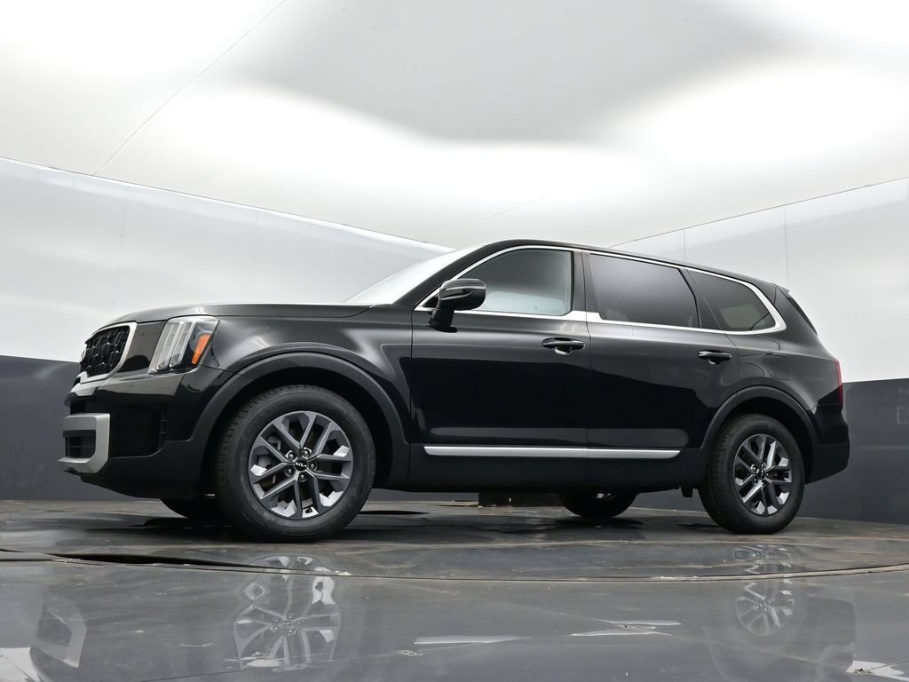 Used 2024 Kia Telluride LX FWD image 13