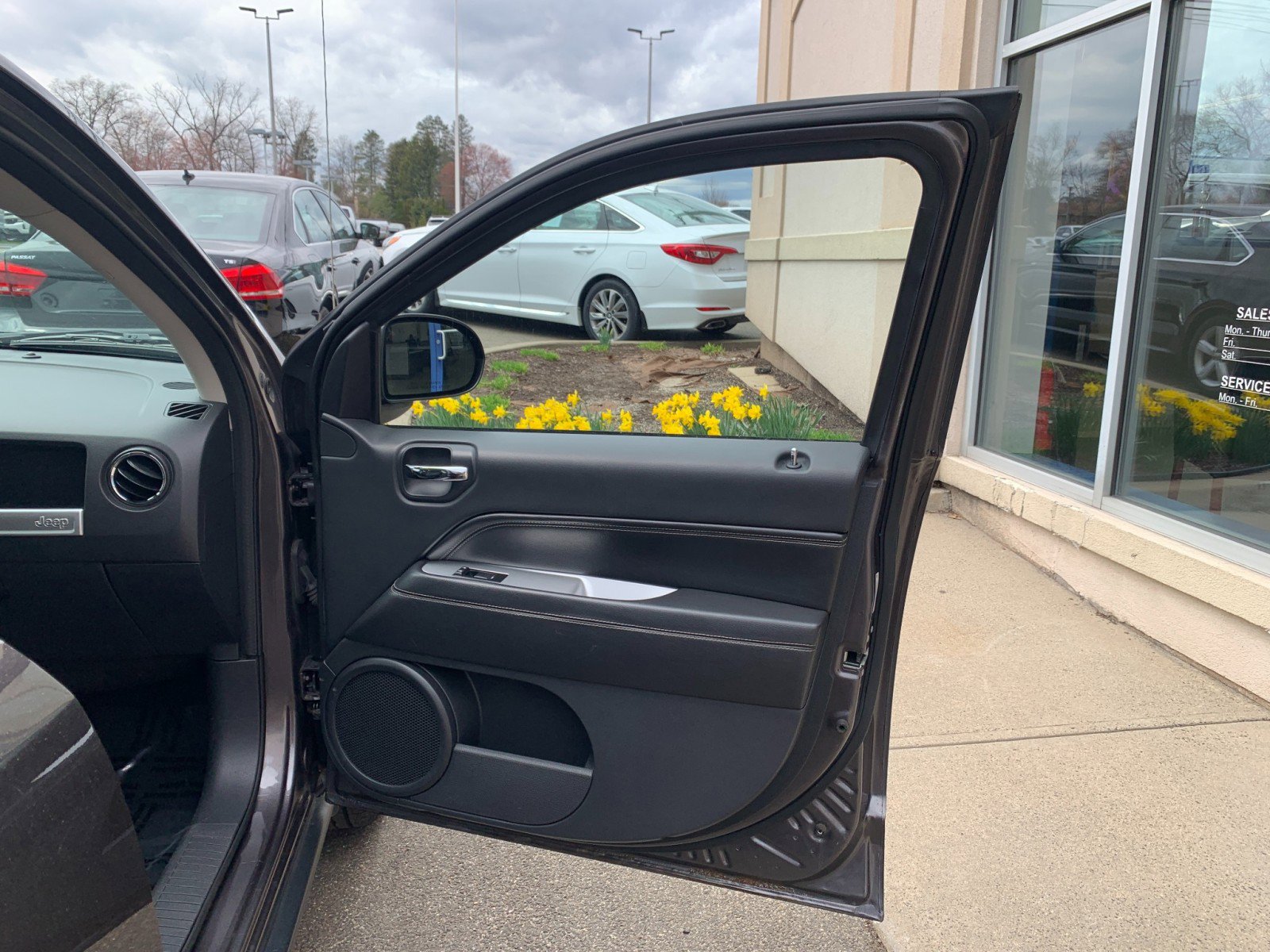 Used 2016 Jeep Compass High Altitude image 39