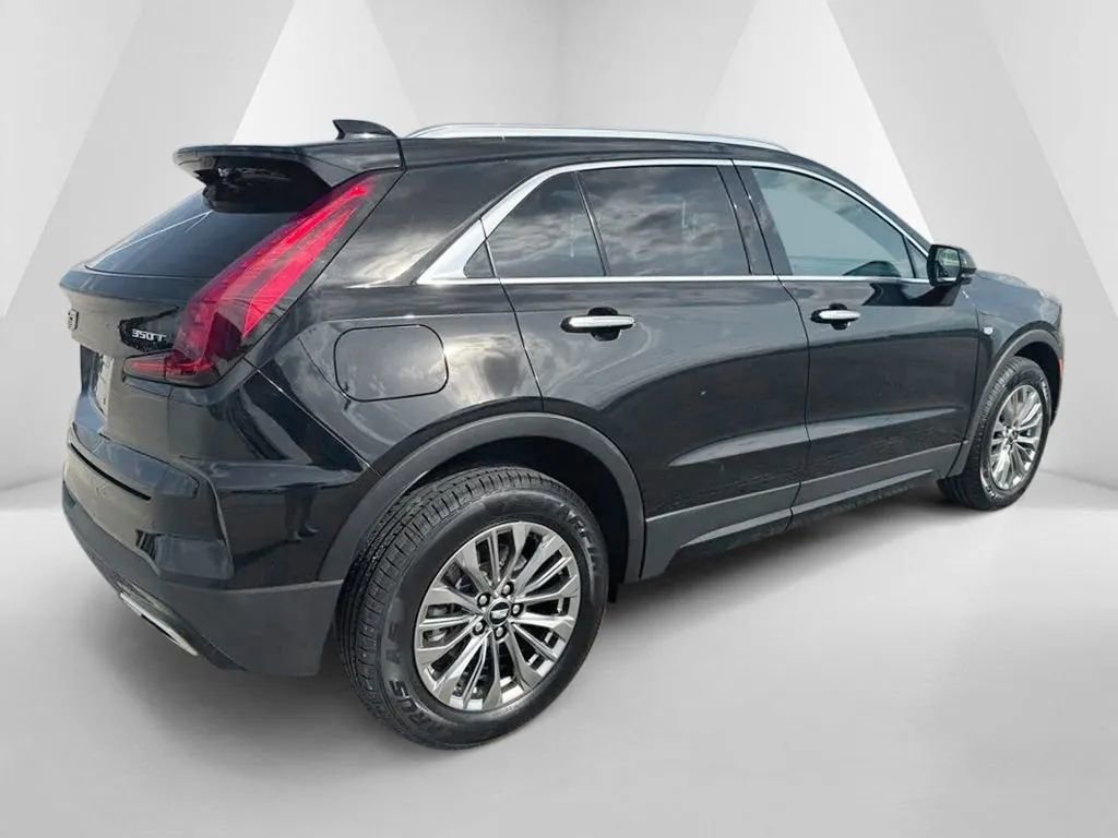 Used 2024 Cadillac XT4 Premium Luxury image 7
