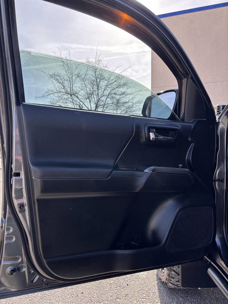 Used 2017 Toyota Tacoma TRD Off-Road w/ Tow Package image 6