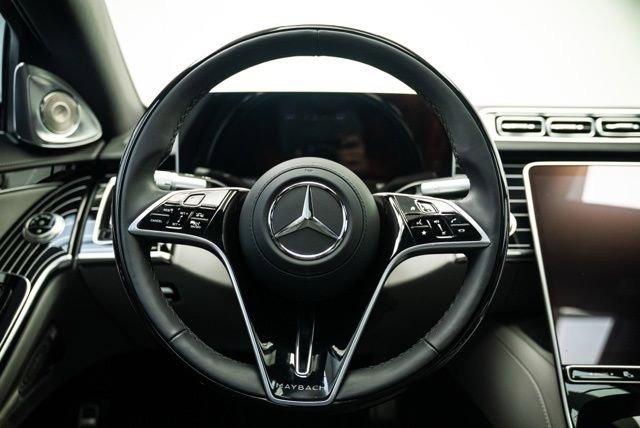 Used 2025 Mercedes-Benz Maybach S 580 4MATIC image 32