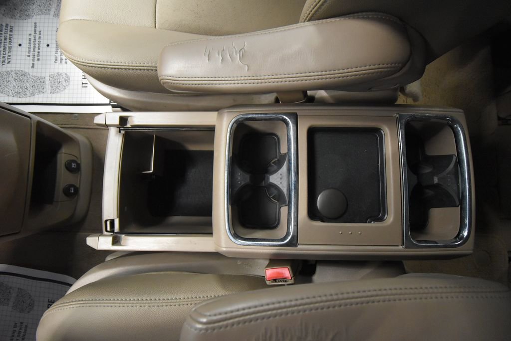 Used 2016 Chrysler Town & Country Touring FWD image 20