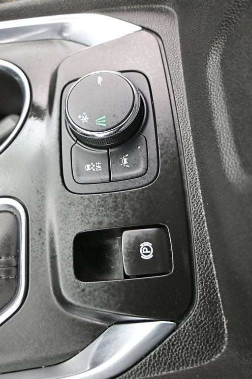 Used 2021 Chevrolet Traverse Premier w/ Redline Edition FWD image 35