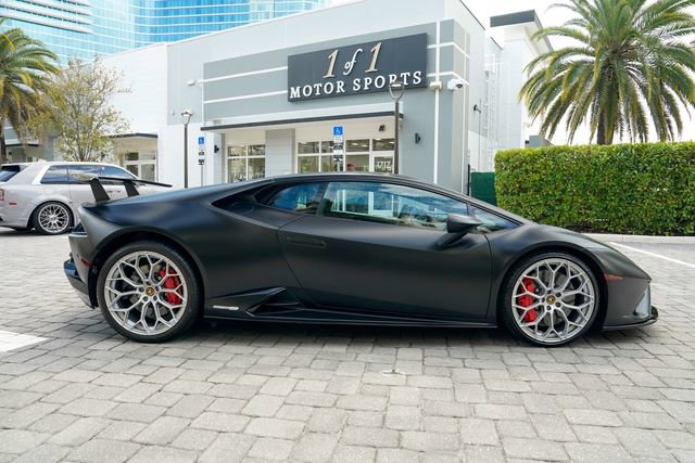 Used 2022 Lamborghini Huracan EVO image 32
