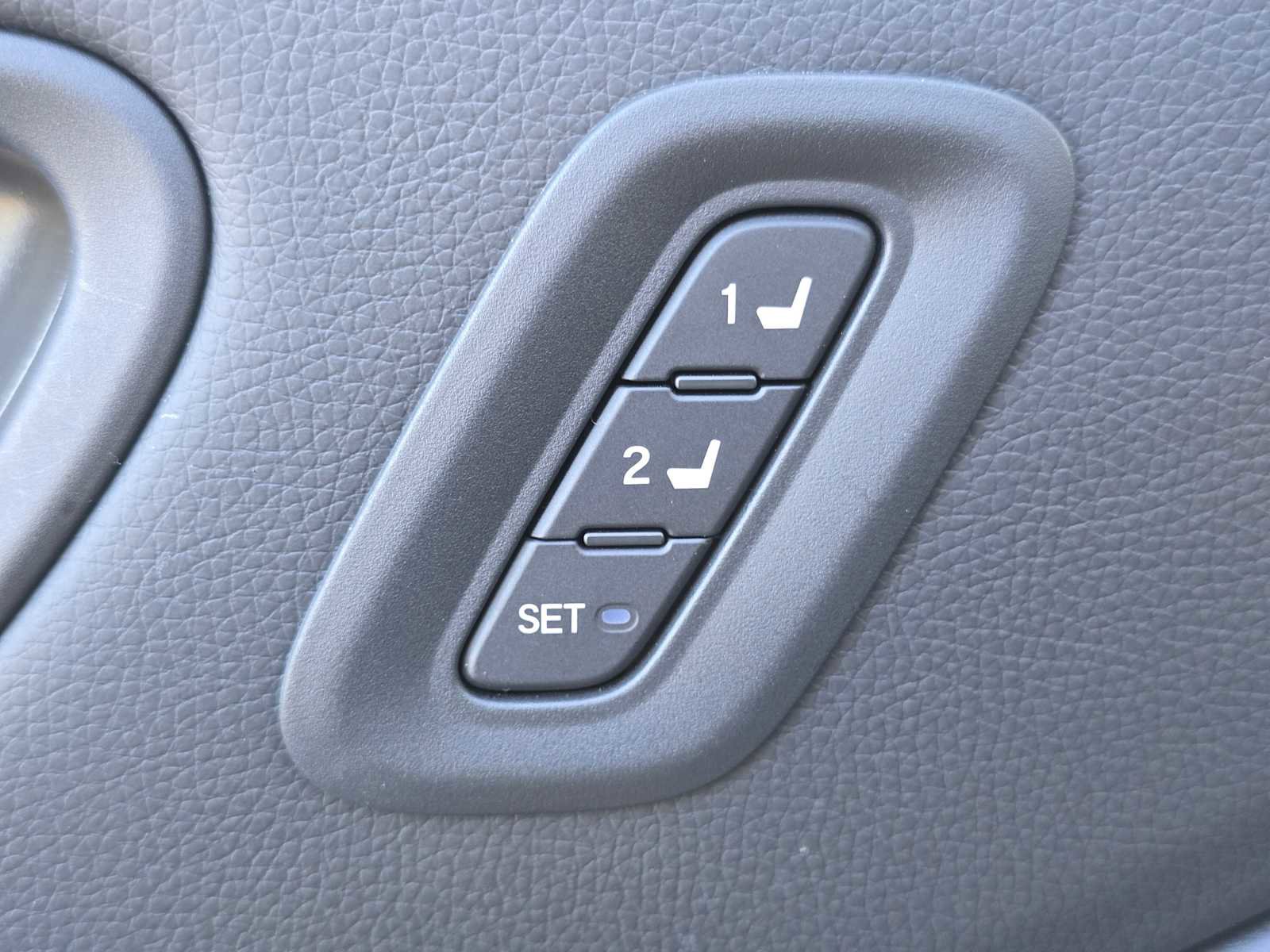 Used 2025 Honda Pilot EX-L image 25