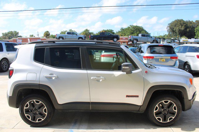 Used 2016 Jeep Renegade Trailhawk w/ Premium Trailhawk Package AWD/4WD image 6