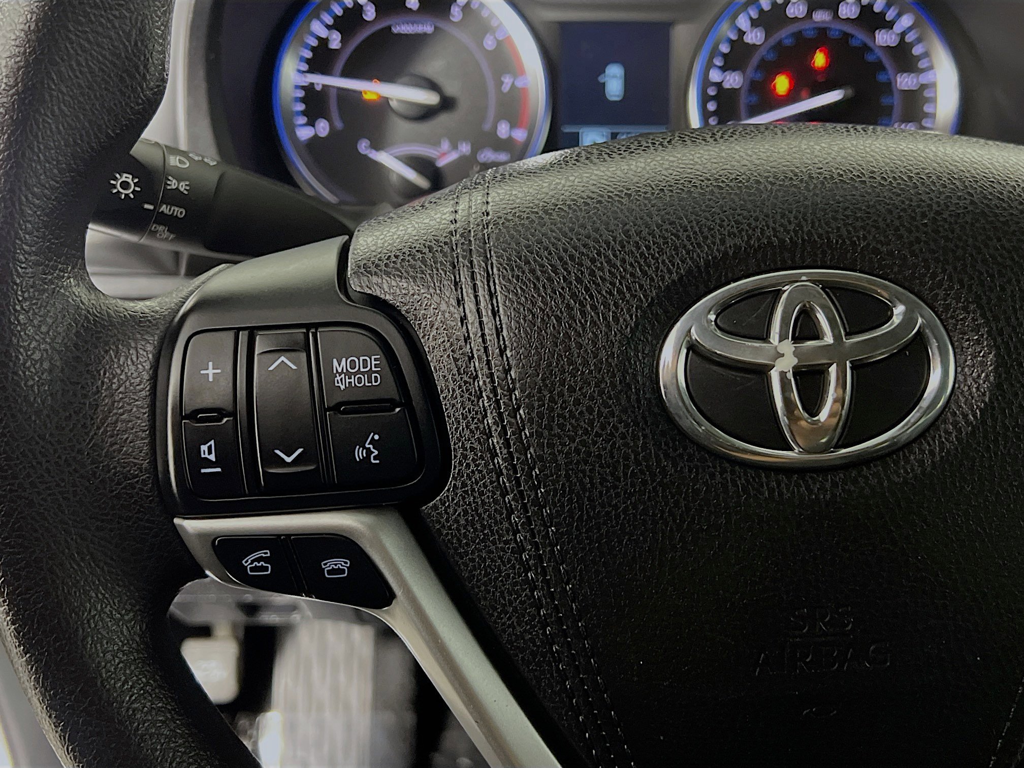 Used 2015 Toyota Highlander LE FWD image 18