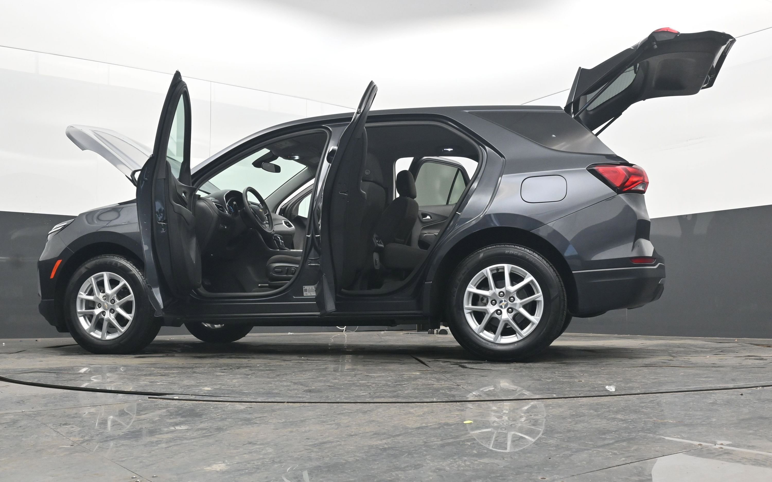 Used 2023 Chevrolet Equinox LT image 44