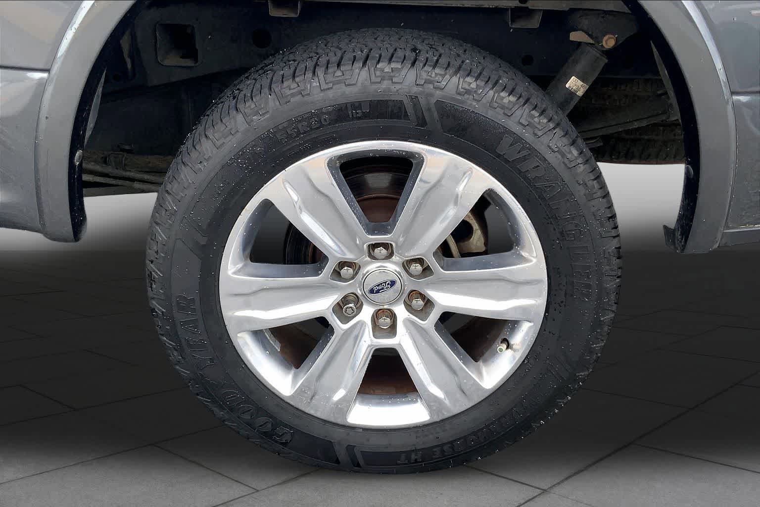 Used 2016 Ford F150 Platinum w/ Equipment Group 701A Luxury AWD/4WD image 10