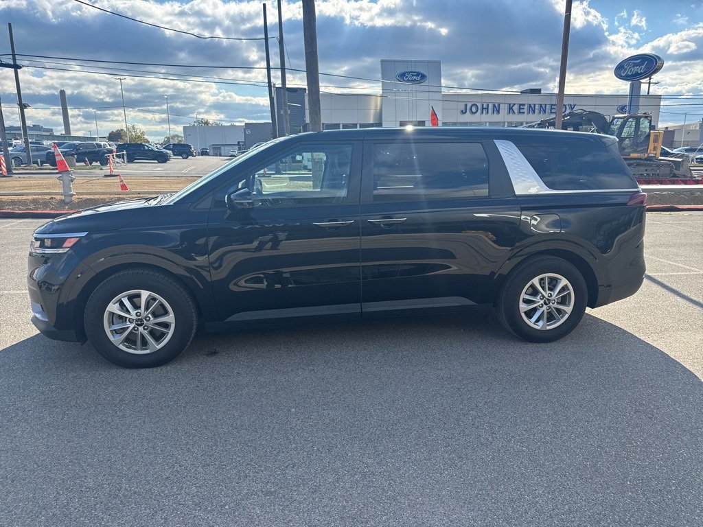 Certified 2023 Kia Carnival LX image 4