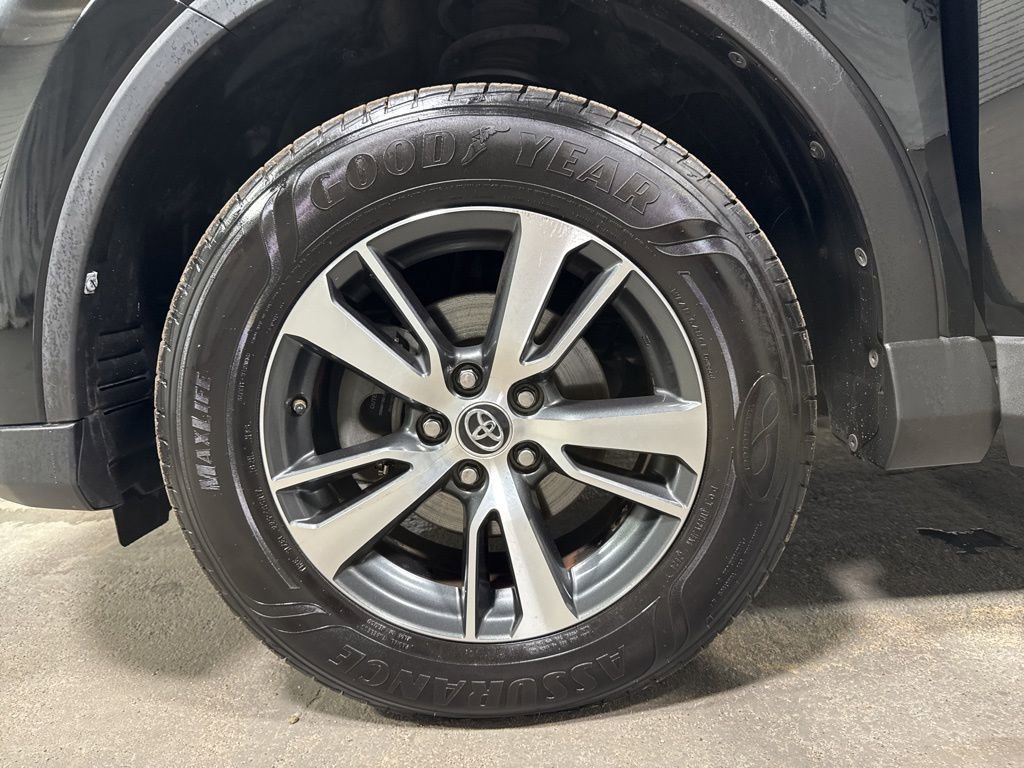 Used 2018 Toyota RAV4 XLE FWD image 33