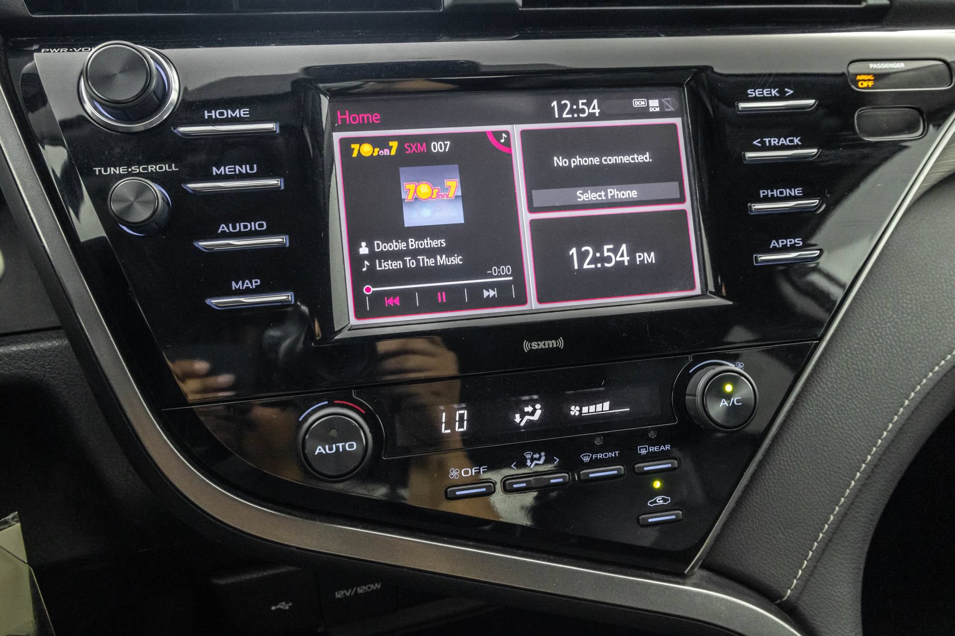 Used 2020 Toyota Camry SE AWD/4WD image 29