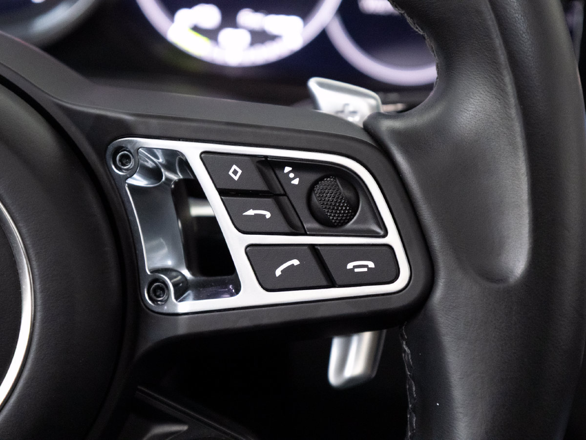 Certified 2023 Porsche Cayenne Turbo S AWD/4WD image 23
