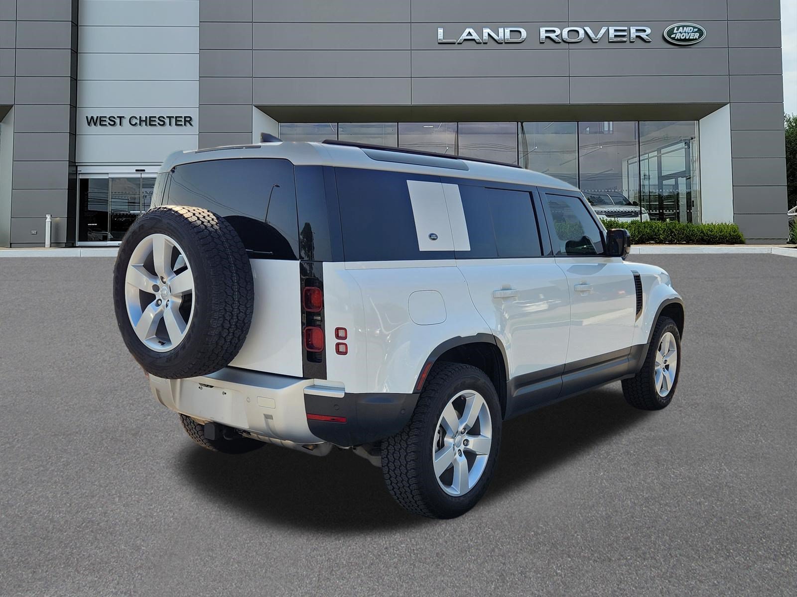 Certified 2024 Land Rover Defender 110 S AWD/4WD image 4