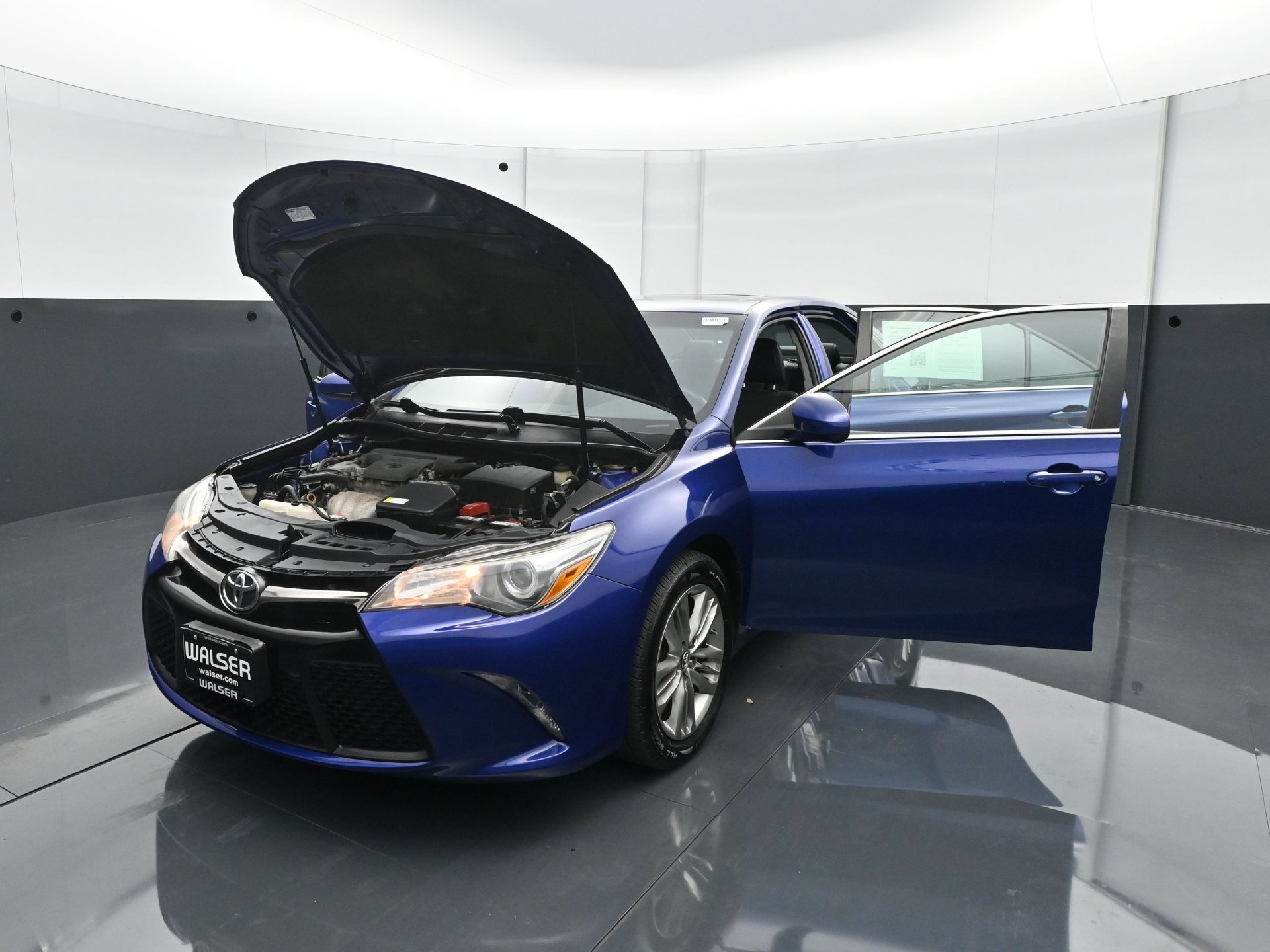 Used 2016 Toyota Camry SE w/ Moonroof Package FWD image 35