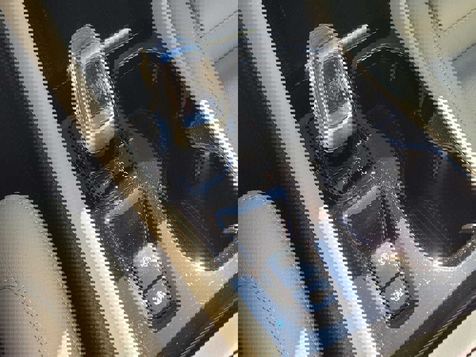 Certified 2024 Volvo XC40 B5 Ultimate w/ Climate Package image 27