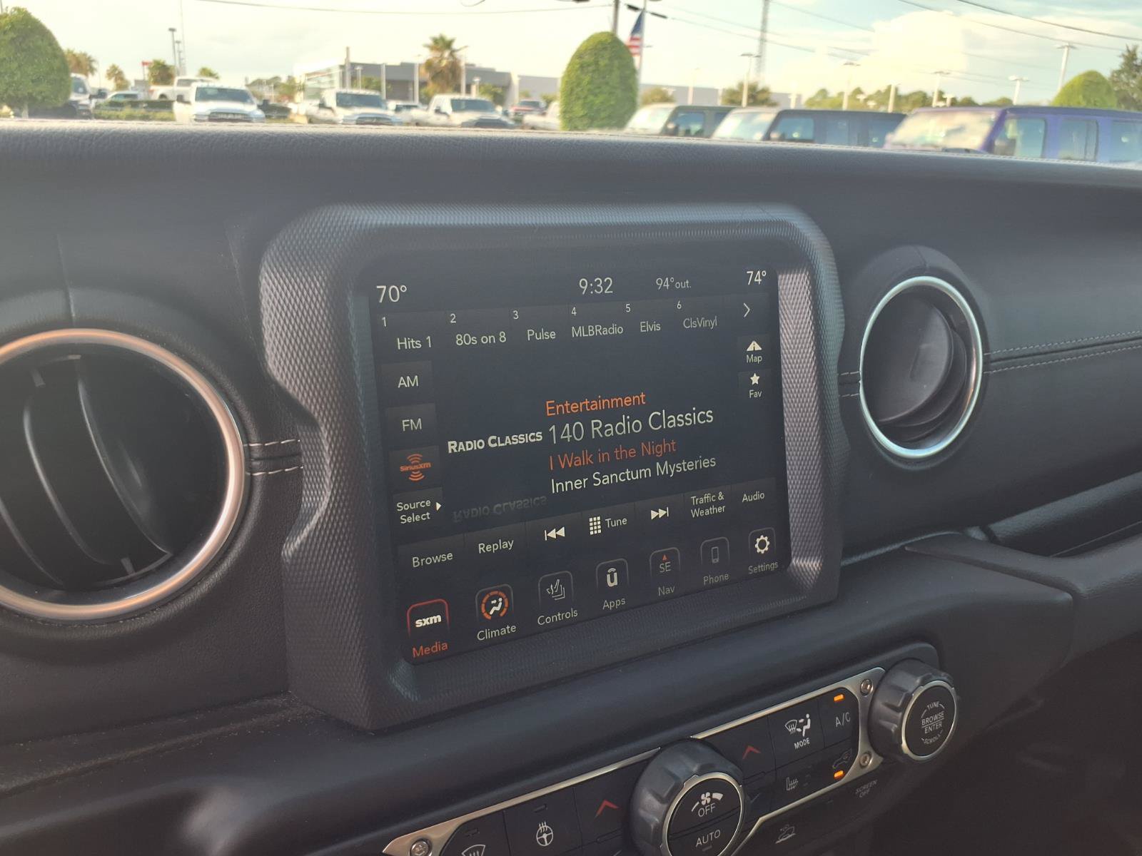 Used 2022 Jeep Wrangler Unlimited Sahara w/ Cold Weather Group AWD/4WD image 19
