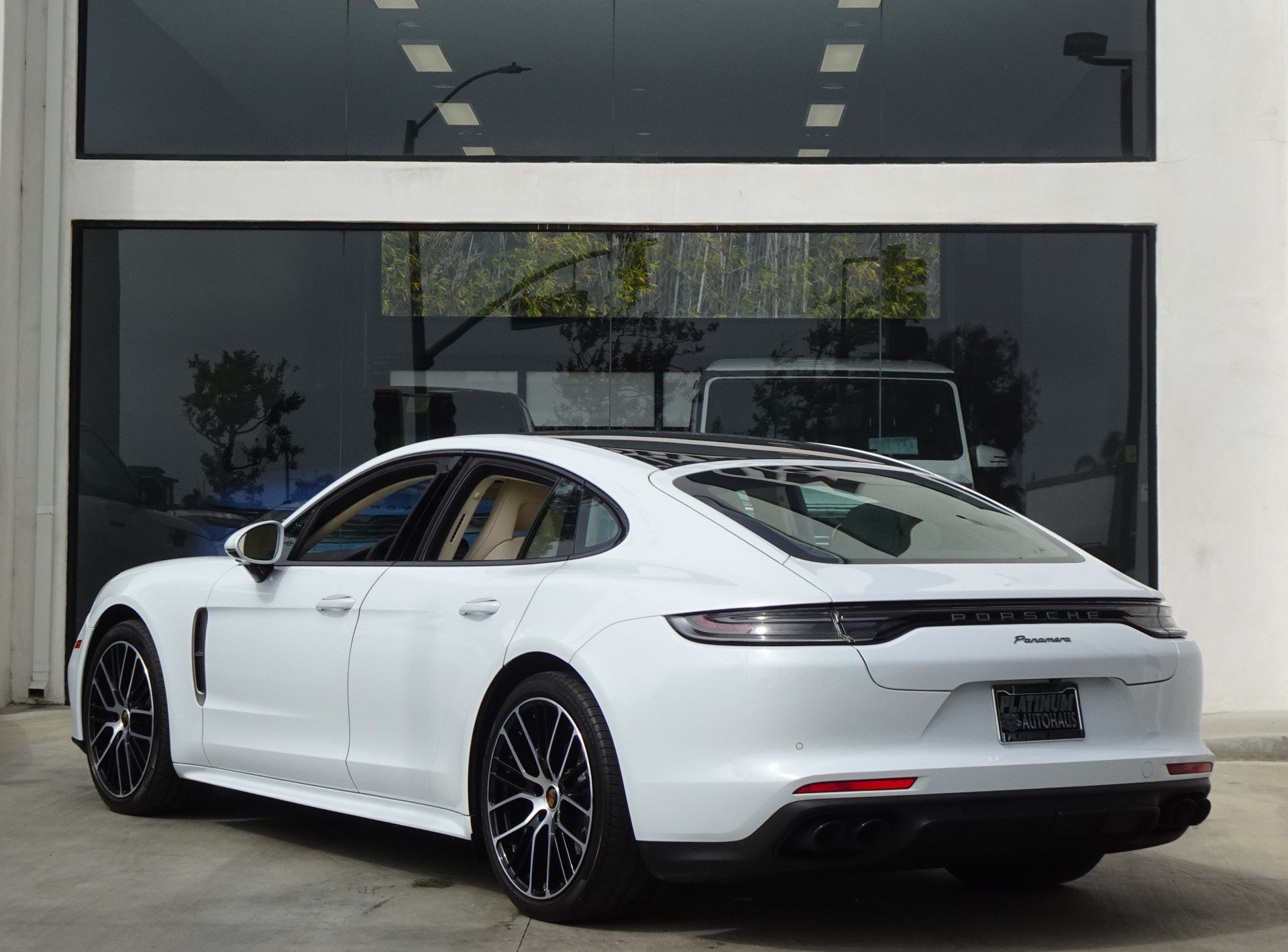 Used 2022 Porsche Panamera Platinum Edition RWD image 3