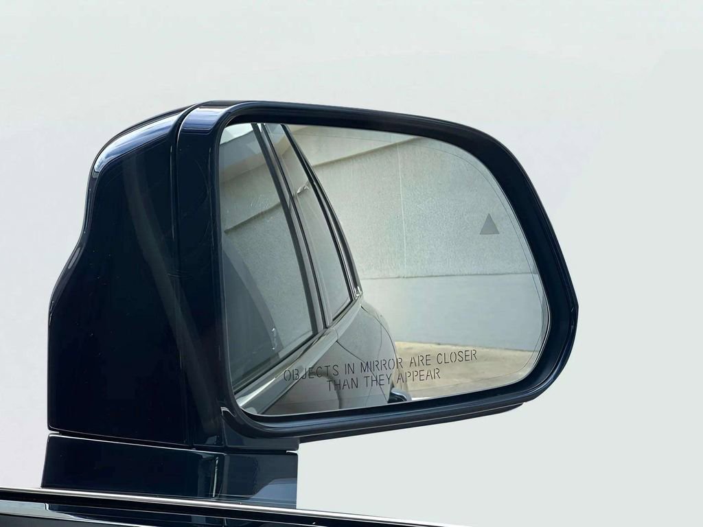 New 2025 Rolls-Royce Cullinan image 28