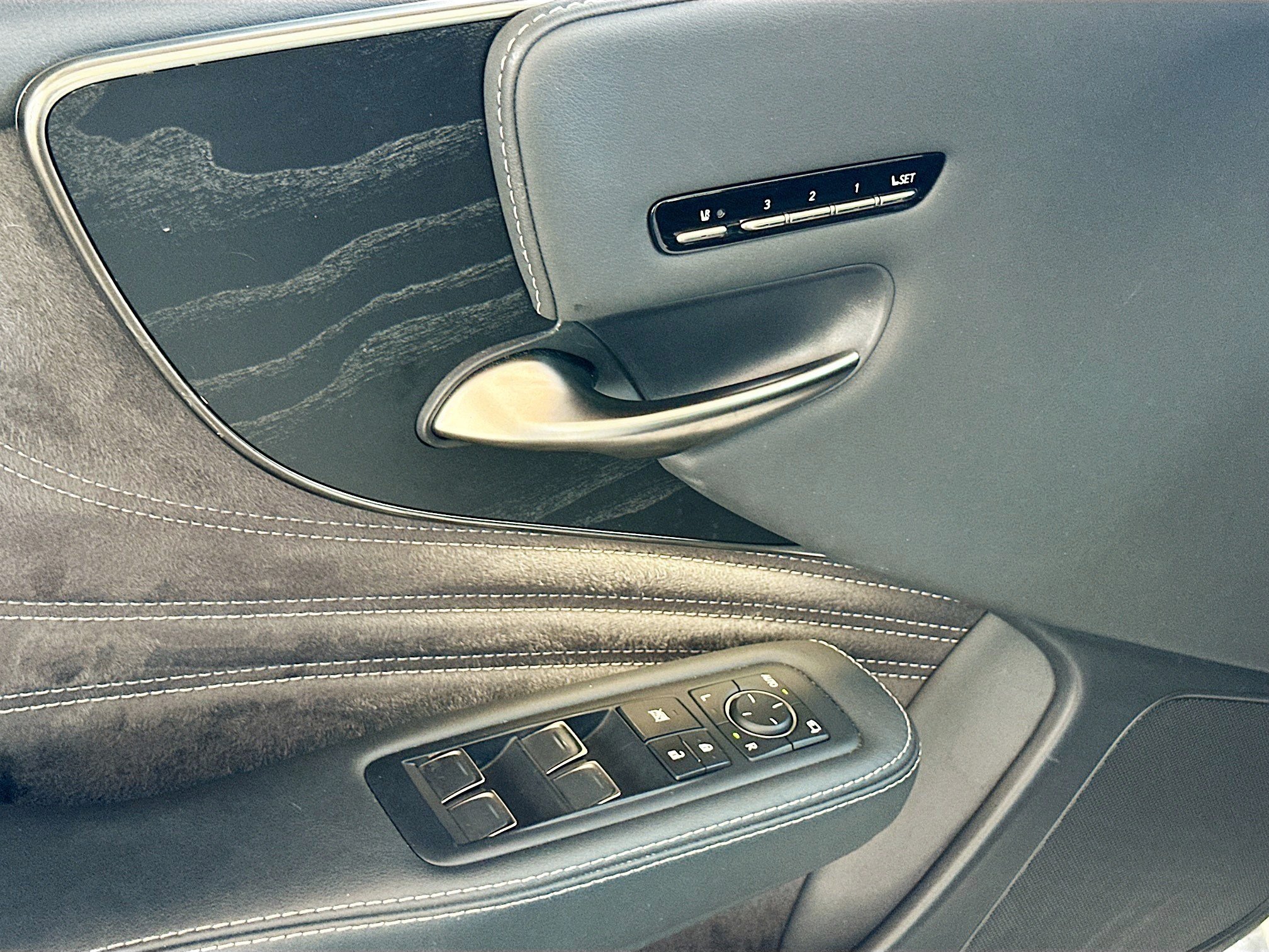 Used 2023 Lexus LS 500 w/ Accessory Package (Z2) RWD image 16
