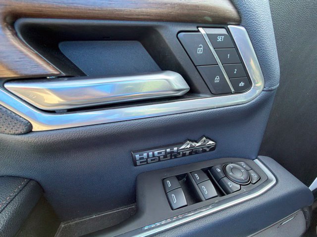 Used 2022 Chevrolet Silverado 1500 High Country w/ High Country Premium Package AWD/4WD image 25