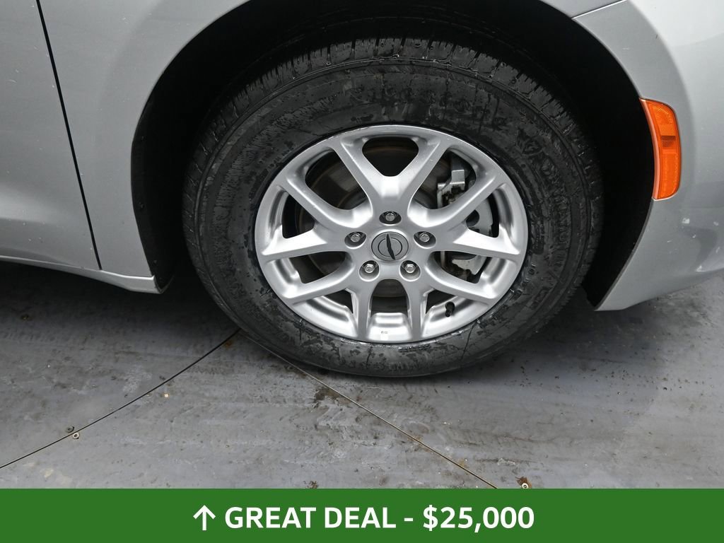 Used 2024 Chrysler Voyager LX image 19