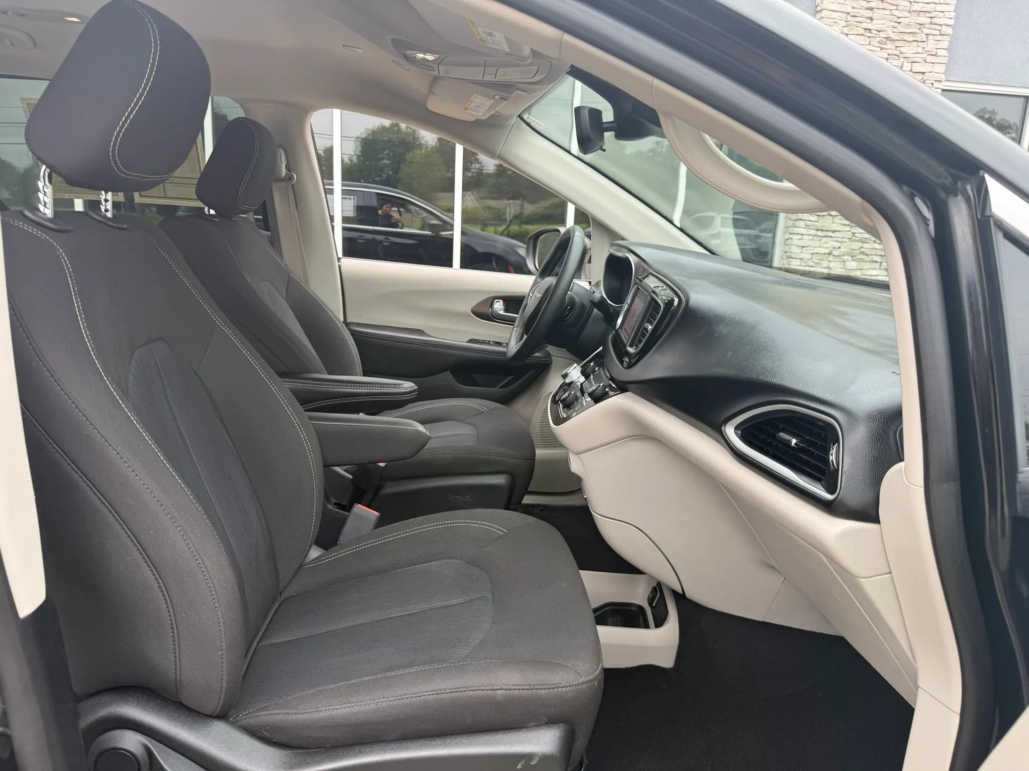 Used 2024 Chrysler Voyager LX FWD image 14