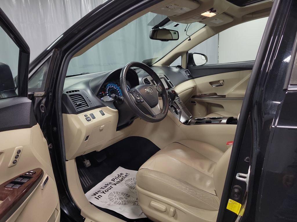 Used 2013 Toyota Venza XLE image 12