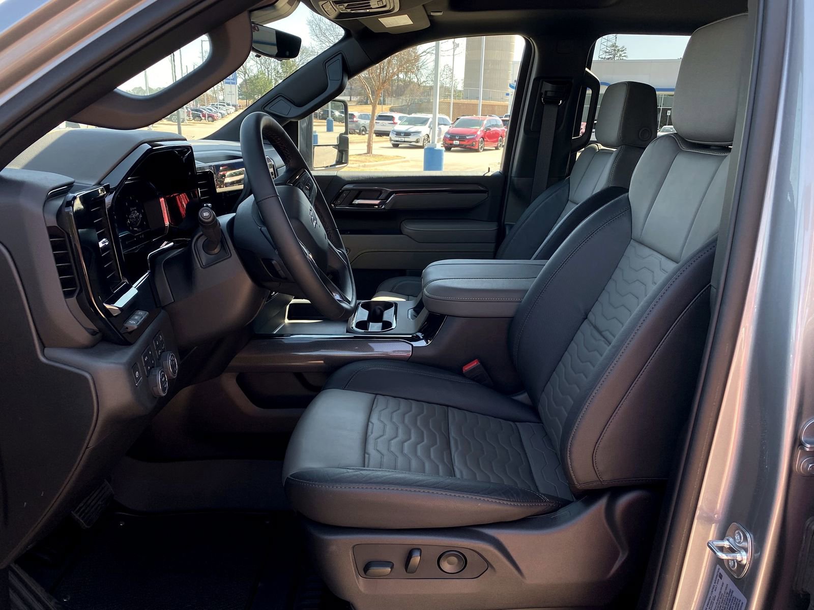 Used 2025 Chevrolet Silverado 2500 ZR2 w/ Technology Package image 15