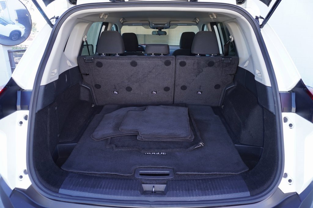 Used 2023 Nissan Rogue S image 8