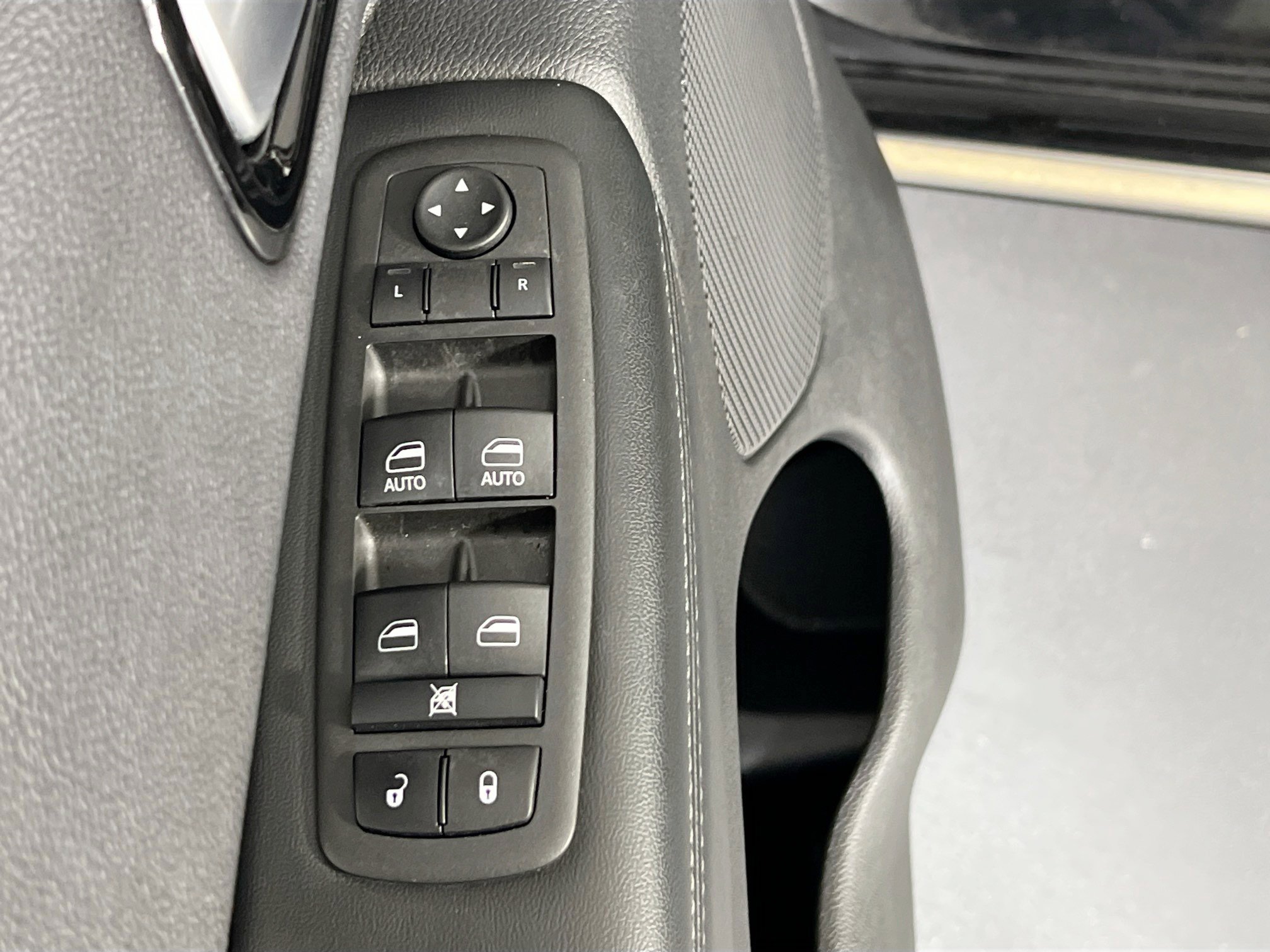 Used 2022 Dodge Durango SXT w/ Anodized Platinum Package image 17