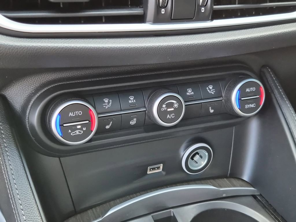 Used 2022 Alfa Romeo Stelvio Ti image 31