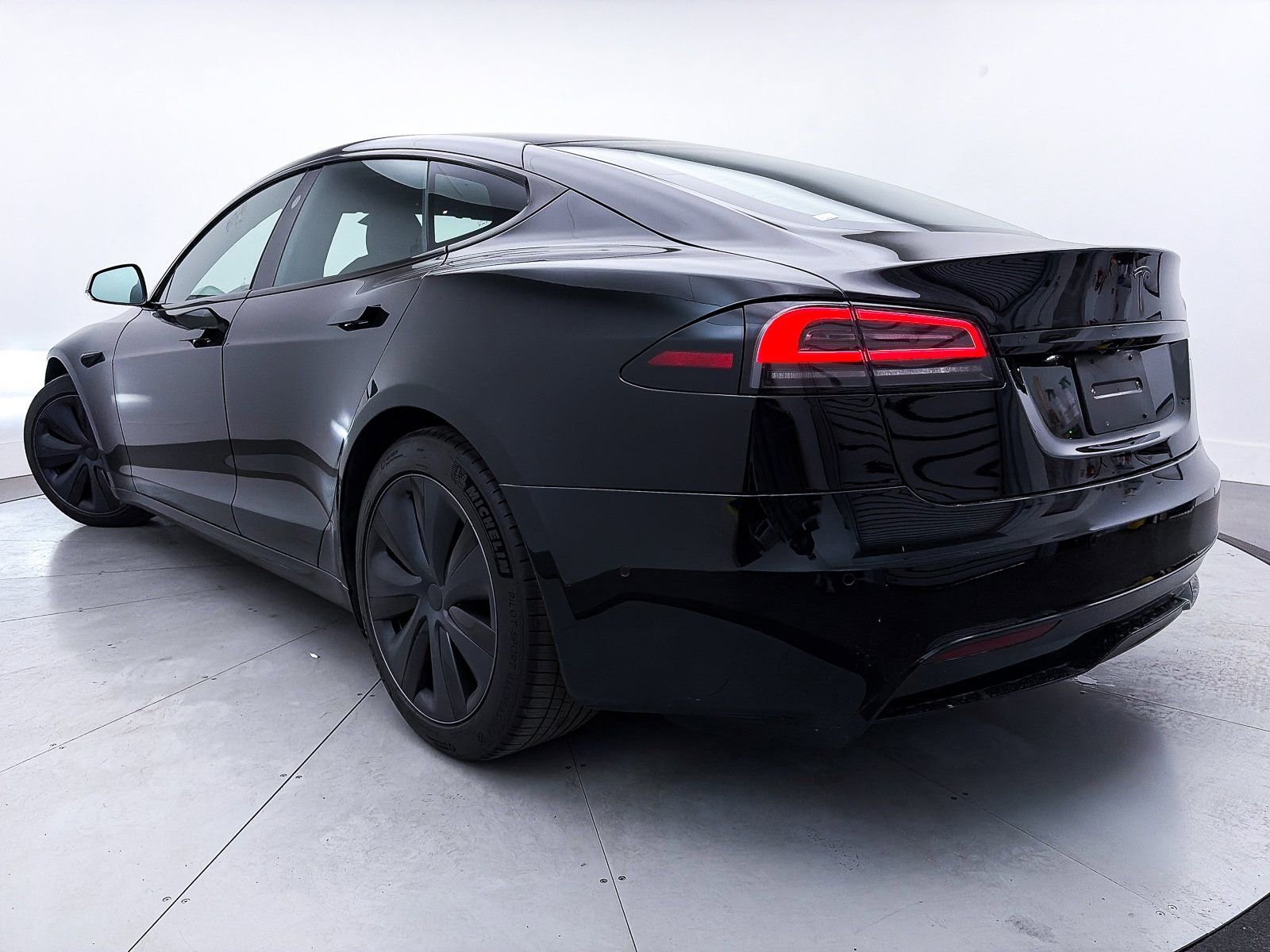 Used 2022 Tesla Model S image 2