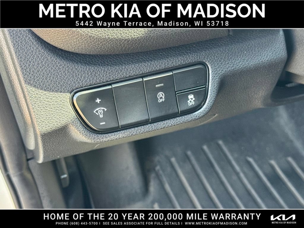 Used 2025 Kia Seltos S AWD/4WD image 13