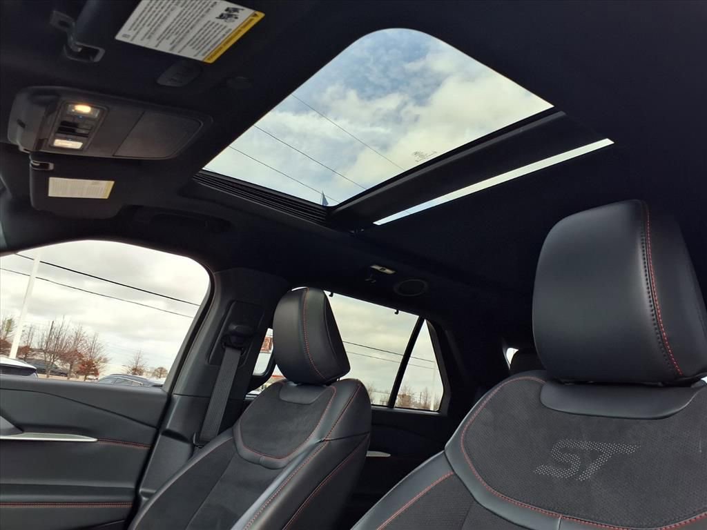 Used 2025 Ford Explorer ST image 14