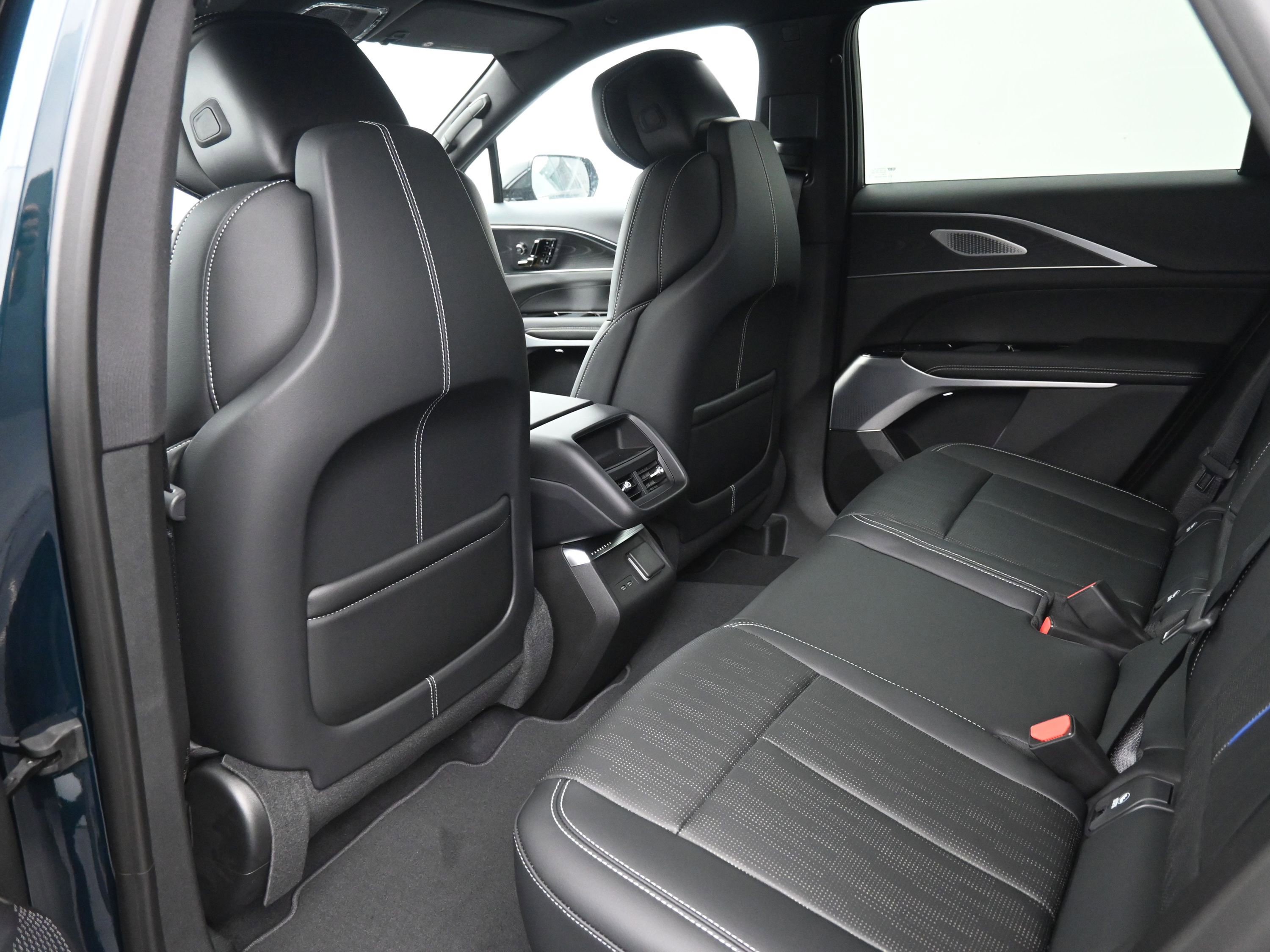 New 2025 Cadillac Lyriq Luxury image 10