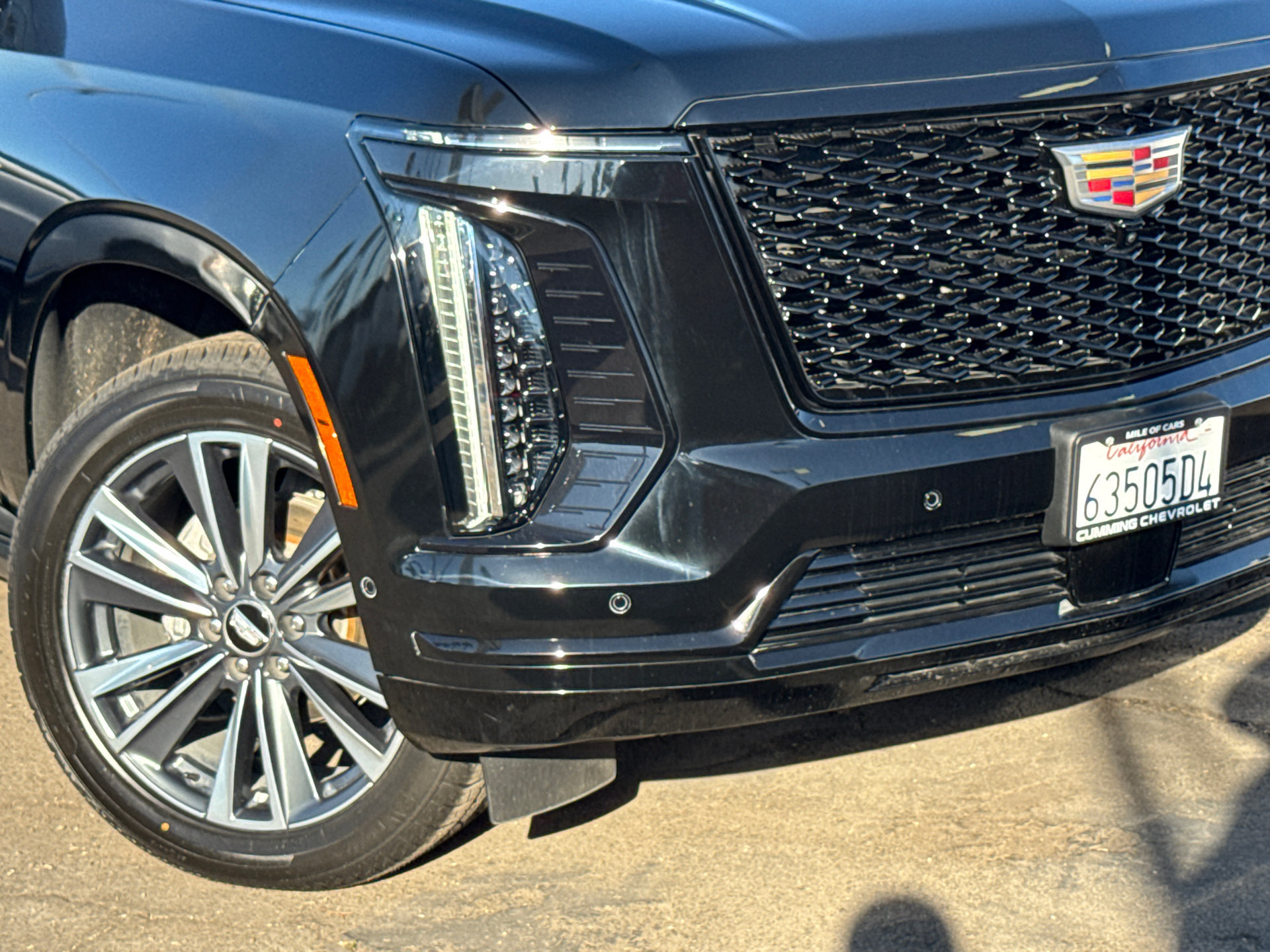 Used 2025 Cadillac Escalade ESV Sport RWD image 3