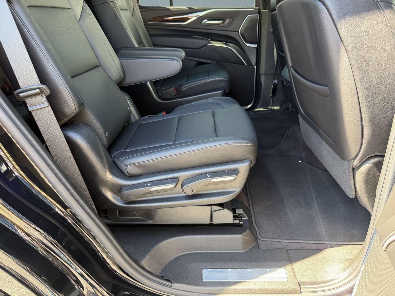 Used 2023 Cadillac Escalade Luxury AWD/4WD image 29