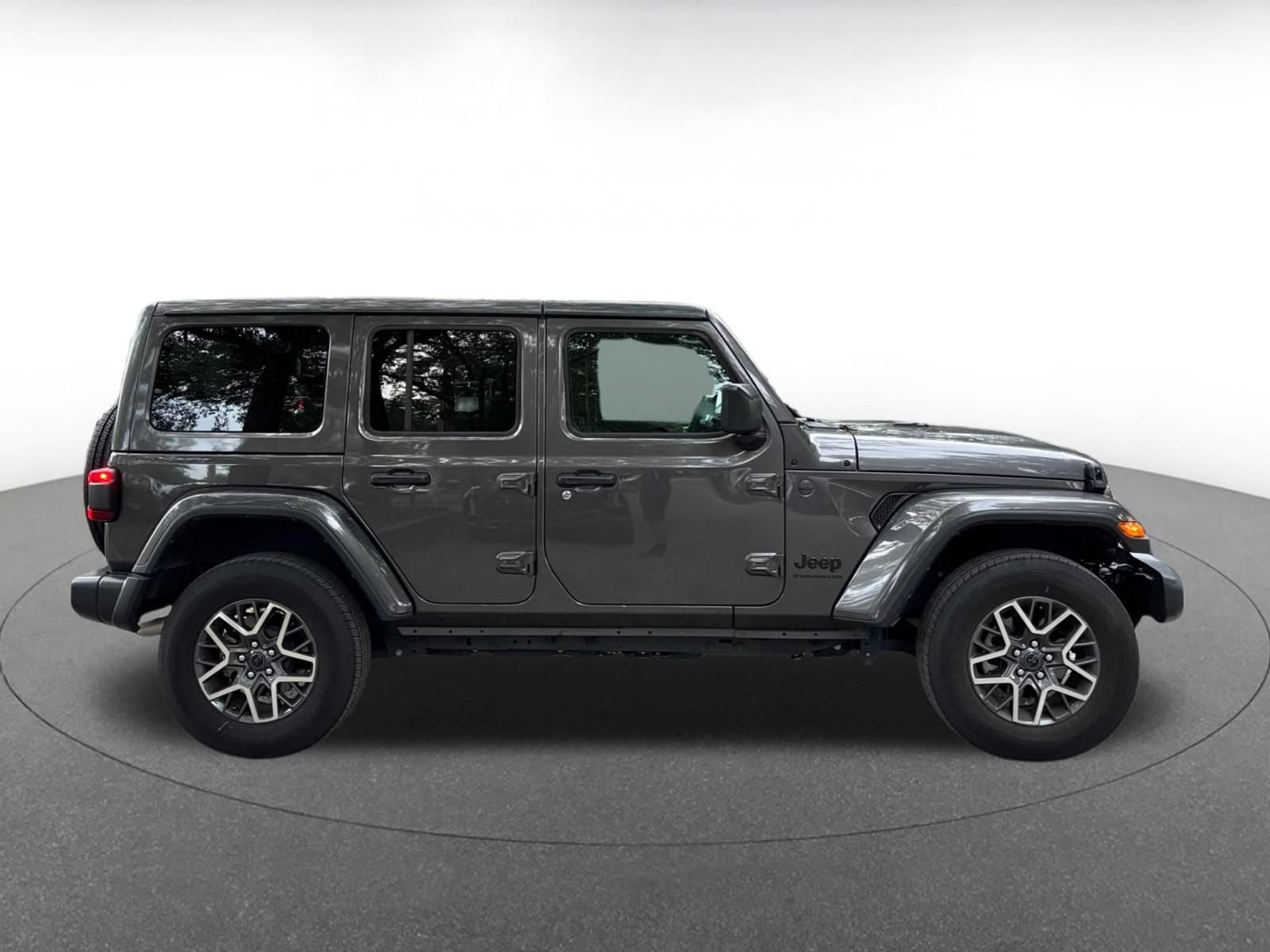 Used 2025 Jeep Wrangler Unlimited Sahara AWD/4WD image 8