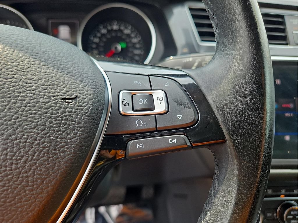Used 2018 Volkswagen Tiguan SE FWD image 19