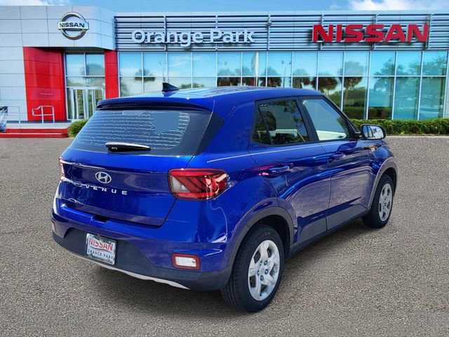 Used 2020 Hyundai Venue SE FWD image 2
