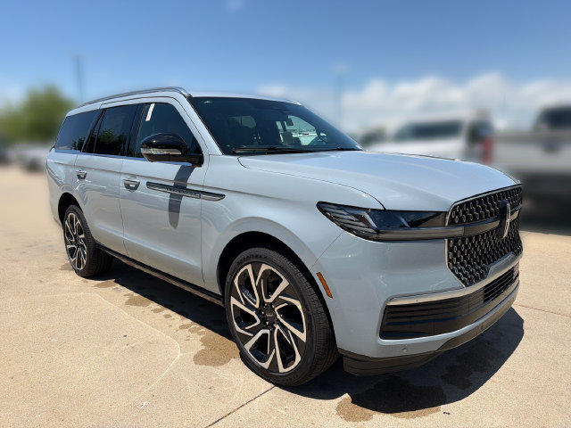 New 2026 Lincoln Navigator Reserve AWD/4WD image 3