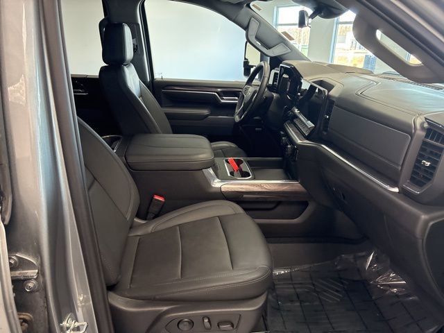 Used 2025 Chevrolet Silverado 3500 LTZ w/ LTZ Plus Package image 23