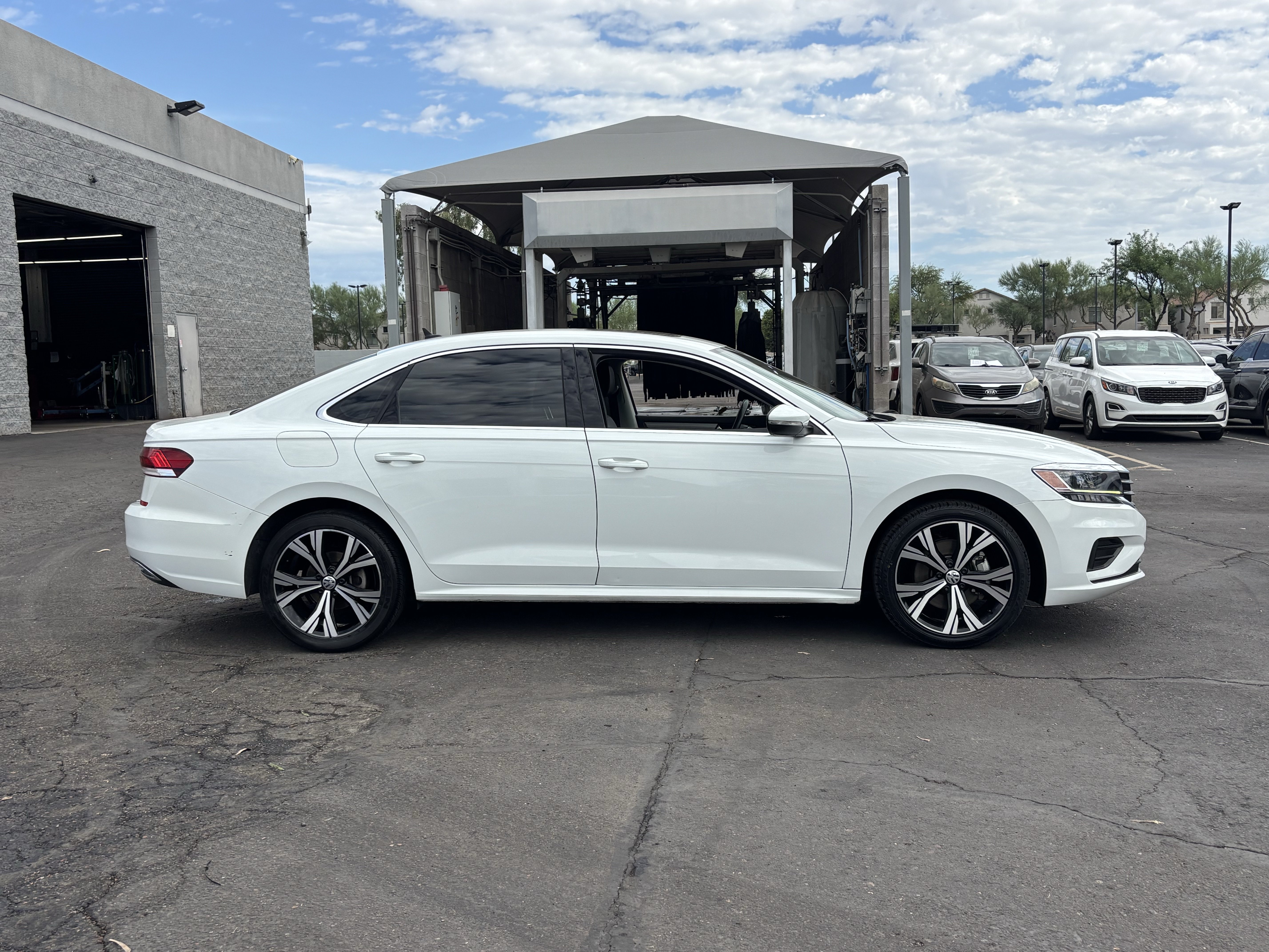 Used 2022 Volkswagen Passat 2.0T SE FWD image 2
