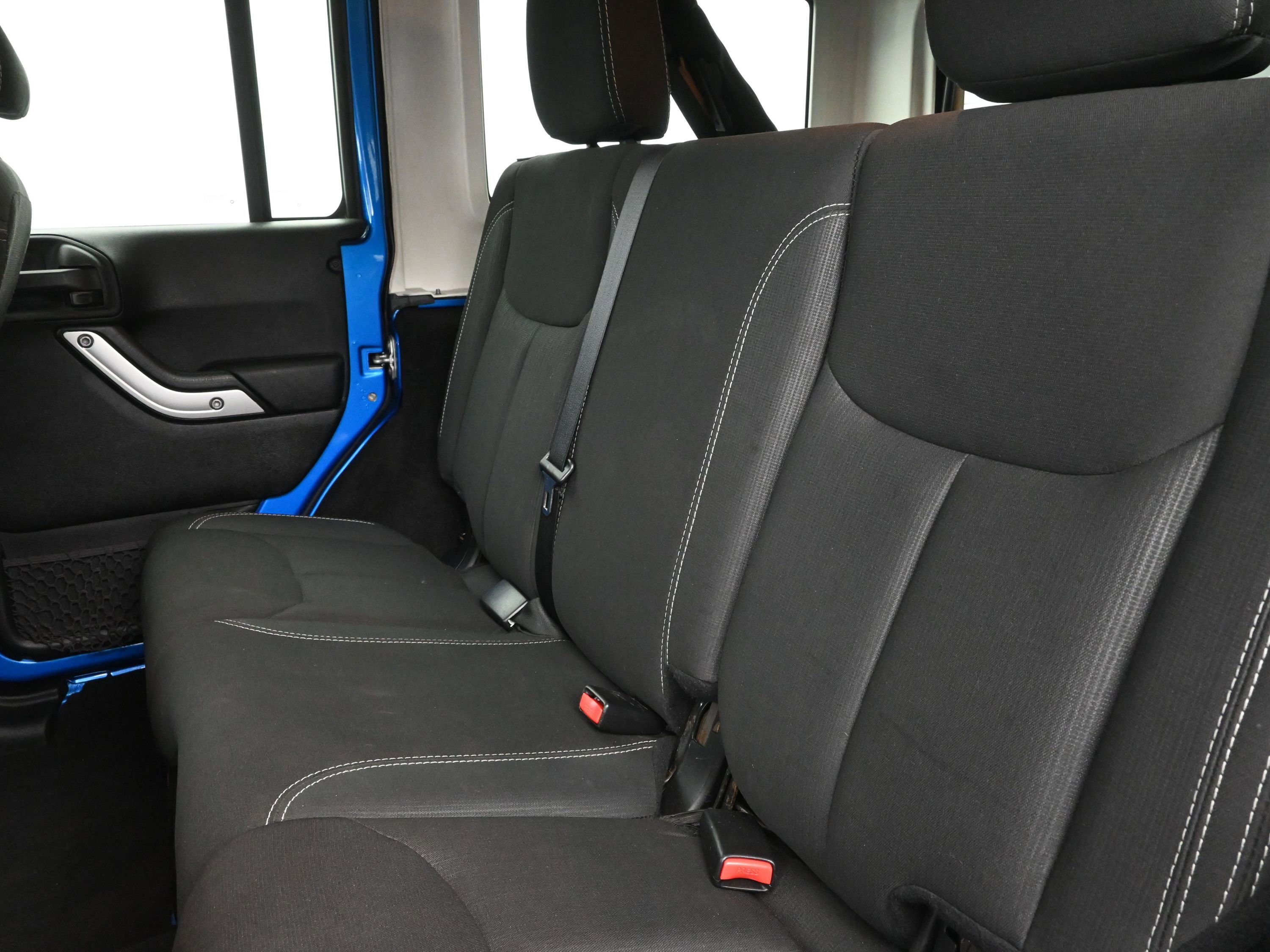 Used 2015 Jeep Wrangler Unlimited Sahara image 18