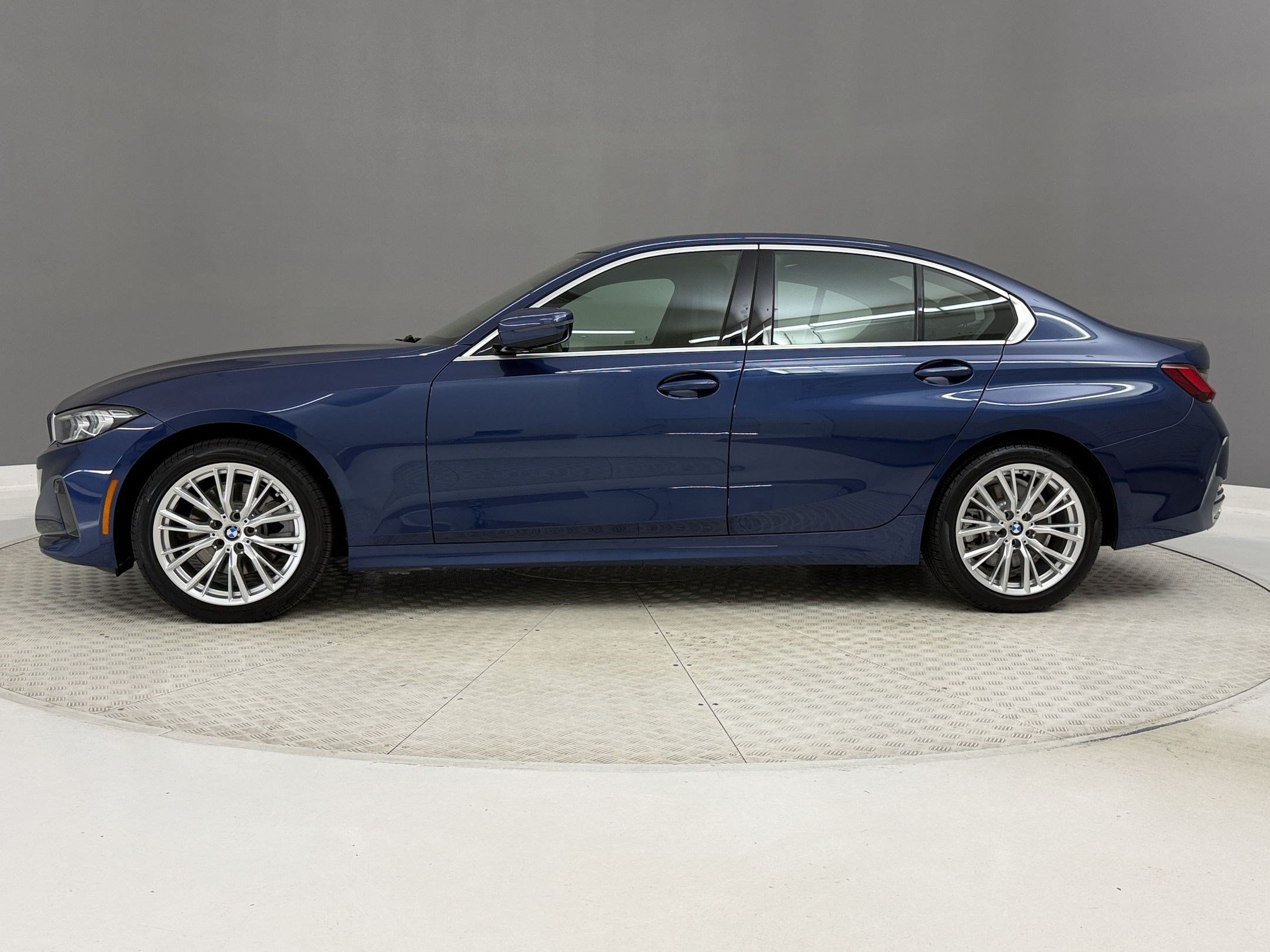 Certified 2024 BMW 330i Sedan w/ Convenience Package RWD image 2