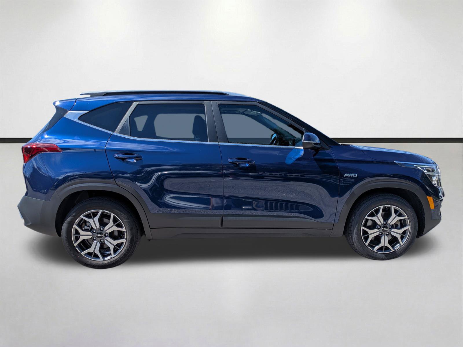 Used 2023 Kia Seltos EX AWD/4WD image 3