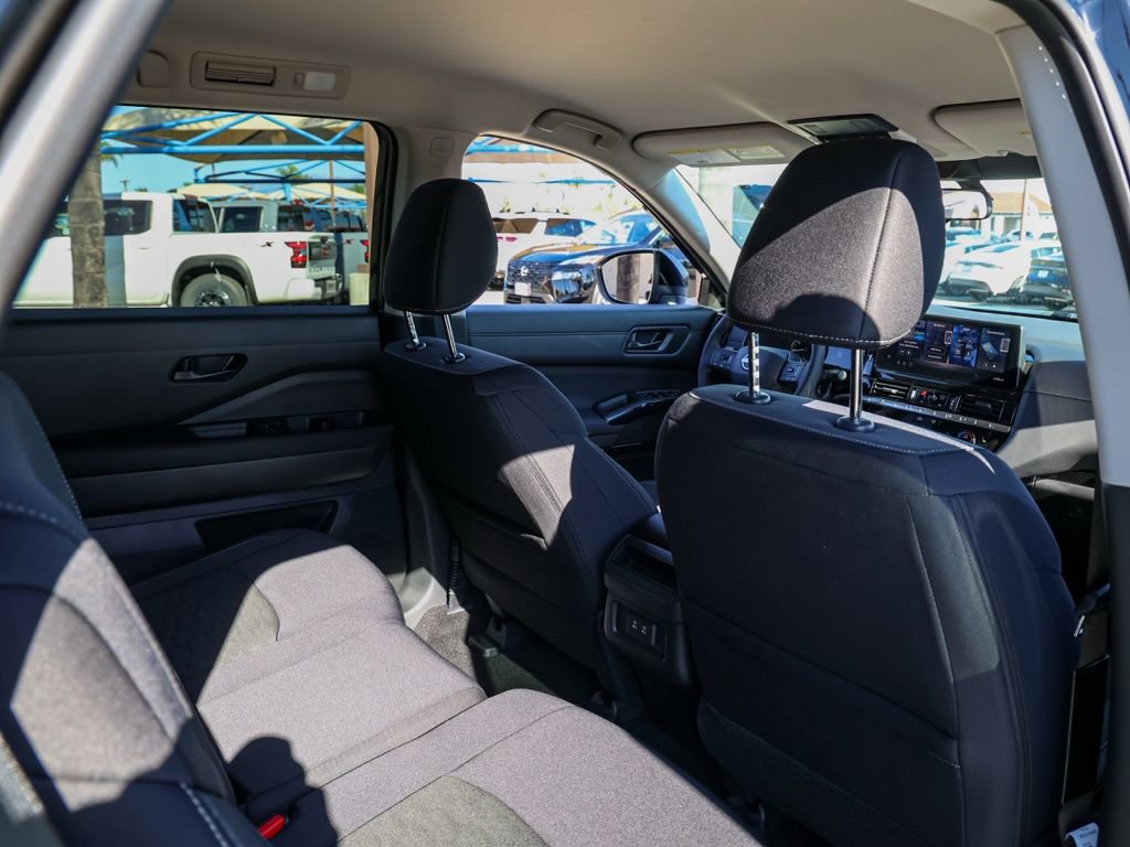 New 2026 Nissan Pathfinder SV image 17