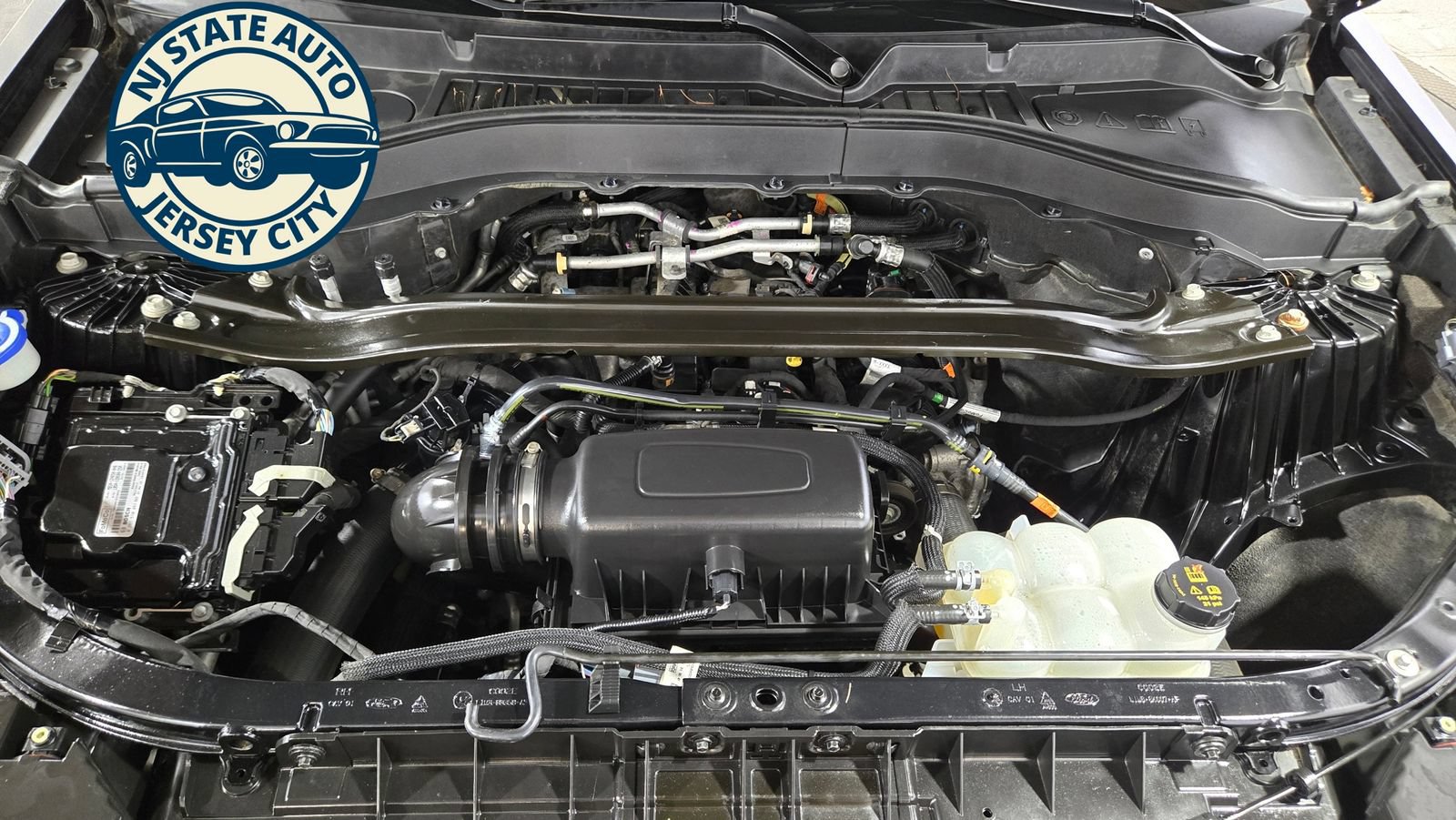 Used 2021 Ford Explorer Limited w/ Equipment Group 301A AWD/4WD image 42